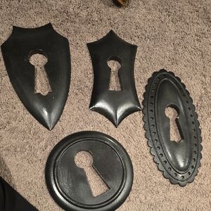 Black Keyhole Wall Accents Set